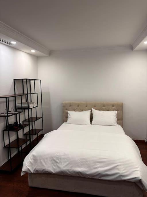 Studio In Bllok 티라나 외부 사진
