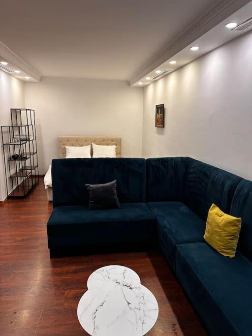 Studio In Bllok 티라나 외부 사진
